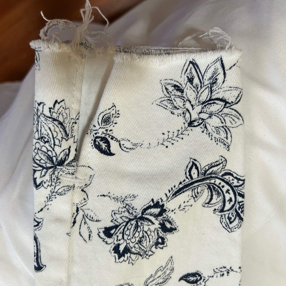Kensie Women's High Rise Jeans - Black Floral on White